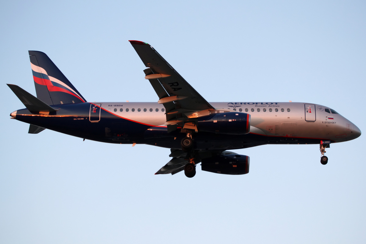 RA-89014 (Samoloty » Spotting na EPWA » Suchoj Superjet 100-95B » Aeroflot Russian Airlines)