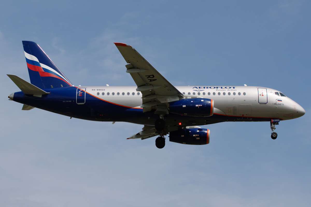 RA-89022 (Aircraft » EPWA Spotting » Sukhoi Superjet 100-95B » Aeroflot Russian Airlines)