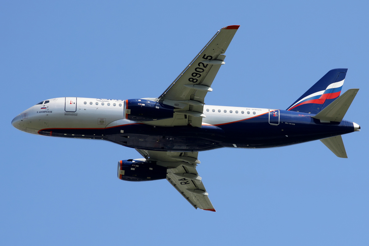 RA-89025 (Aircraft » EPWA Spotting » Sukhoi Superjet 100-95B » Aeroflot Russian Airlines)