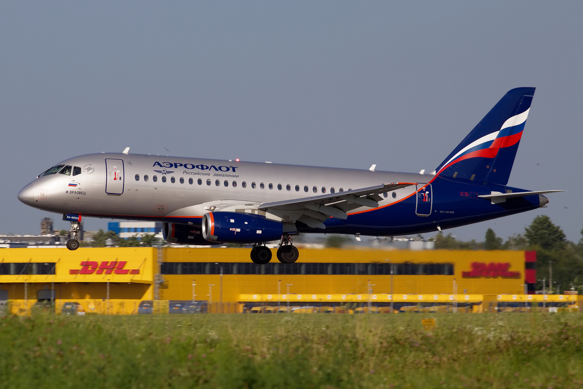 RA-89022 (Samoloty » Spotting na EPWA » Suchoj Superjet 100-95B » Aeroflot Russian Airlines)