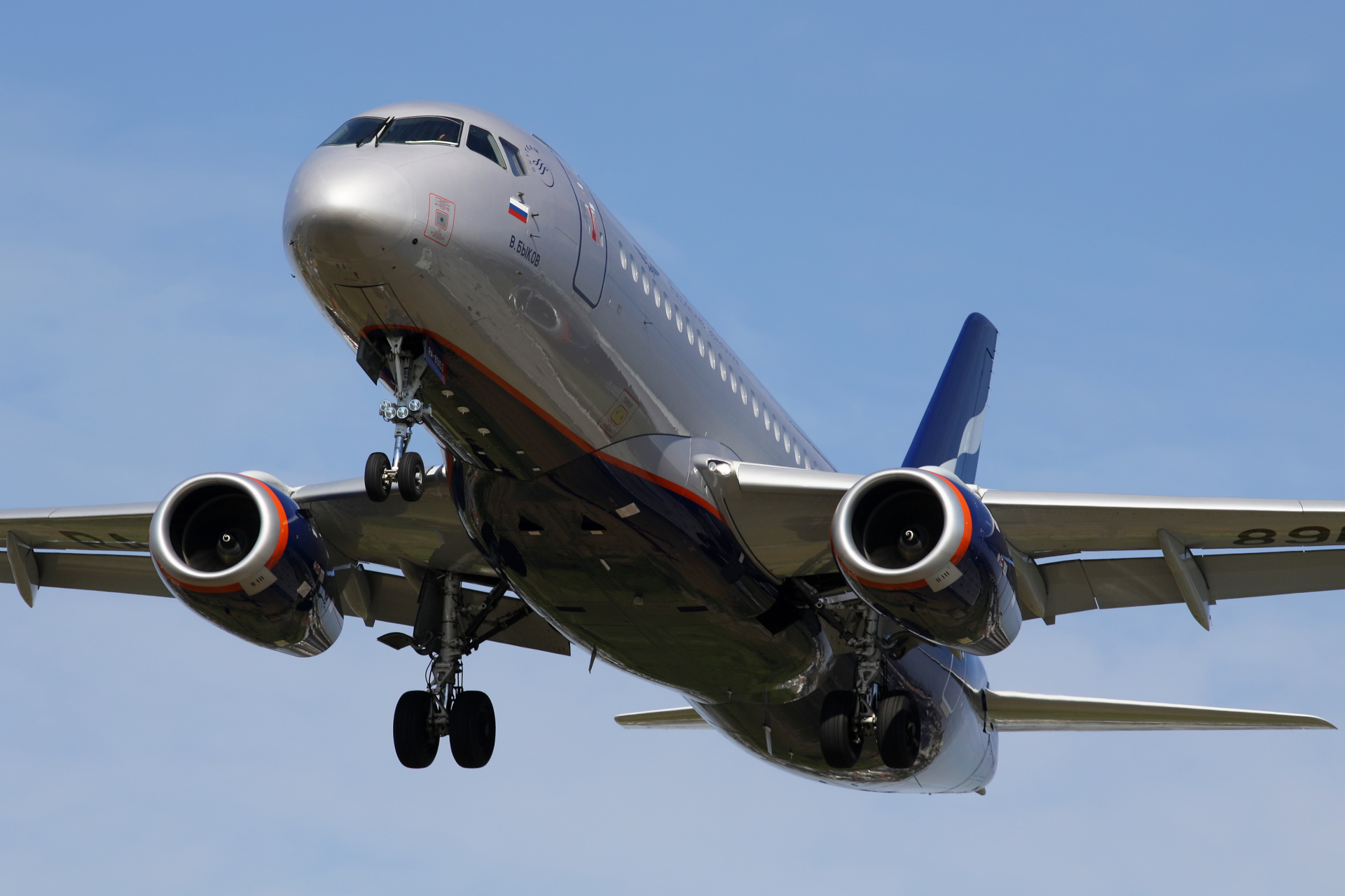RA-89103 (Samoloty » Spotting na EPWA » Suchoj Superjet 100-95B » Aeroflot Russian Airlines)
