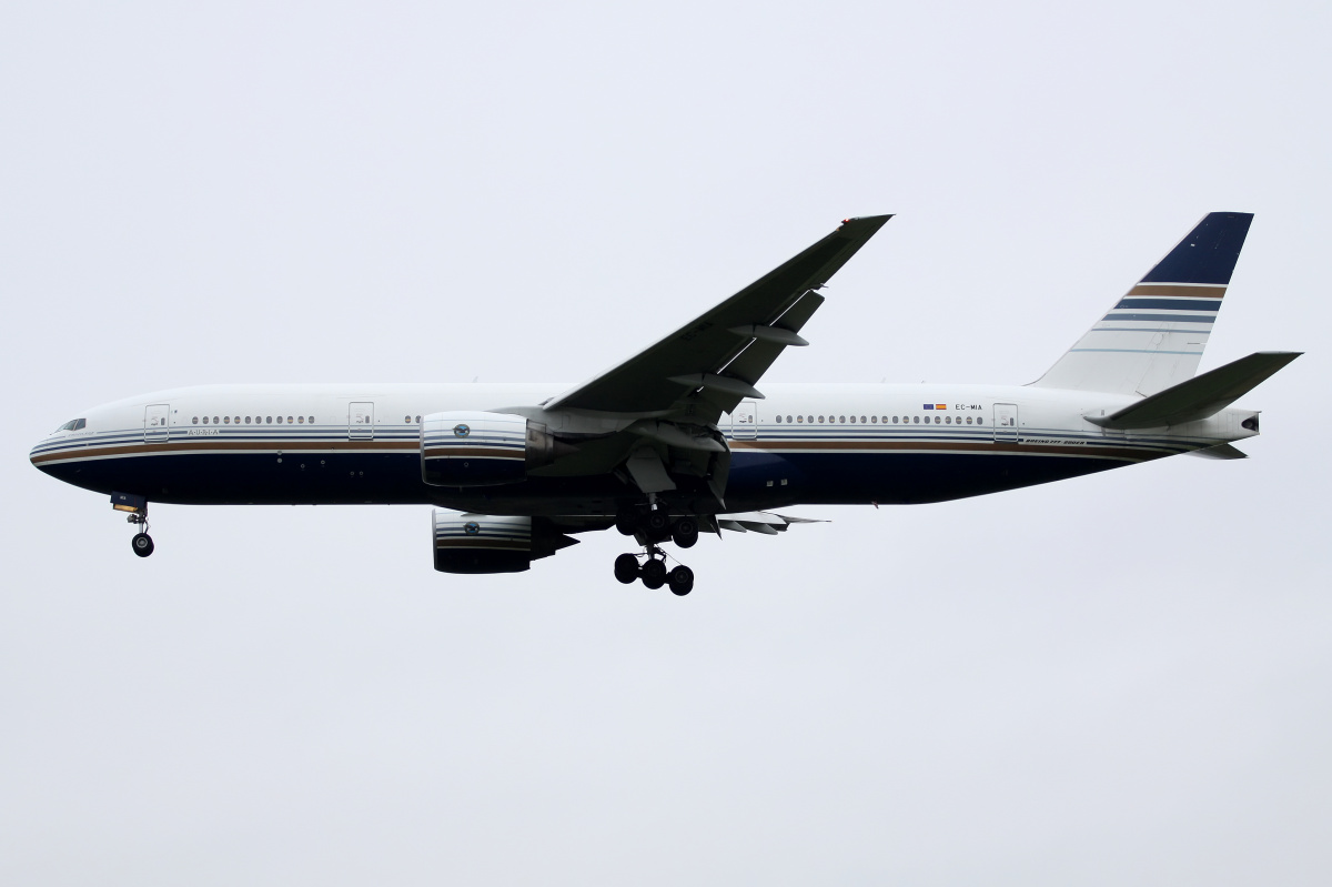 EC-MIA (Aircraft » EPWA Spotting » Boeing 777-200 and 200ER » Privilege Style)