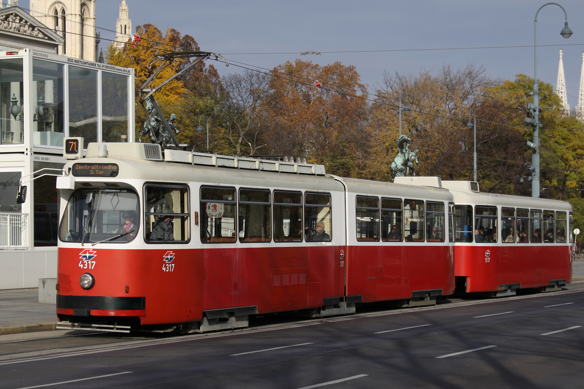 Tram Type E<sub>2</sub> (Bombardier) (Travels » Vienna » Trams)