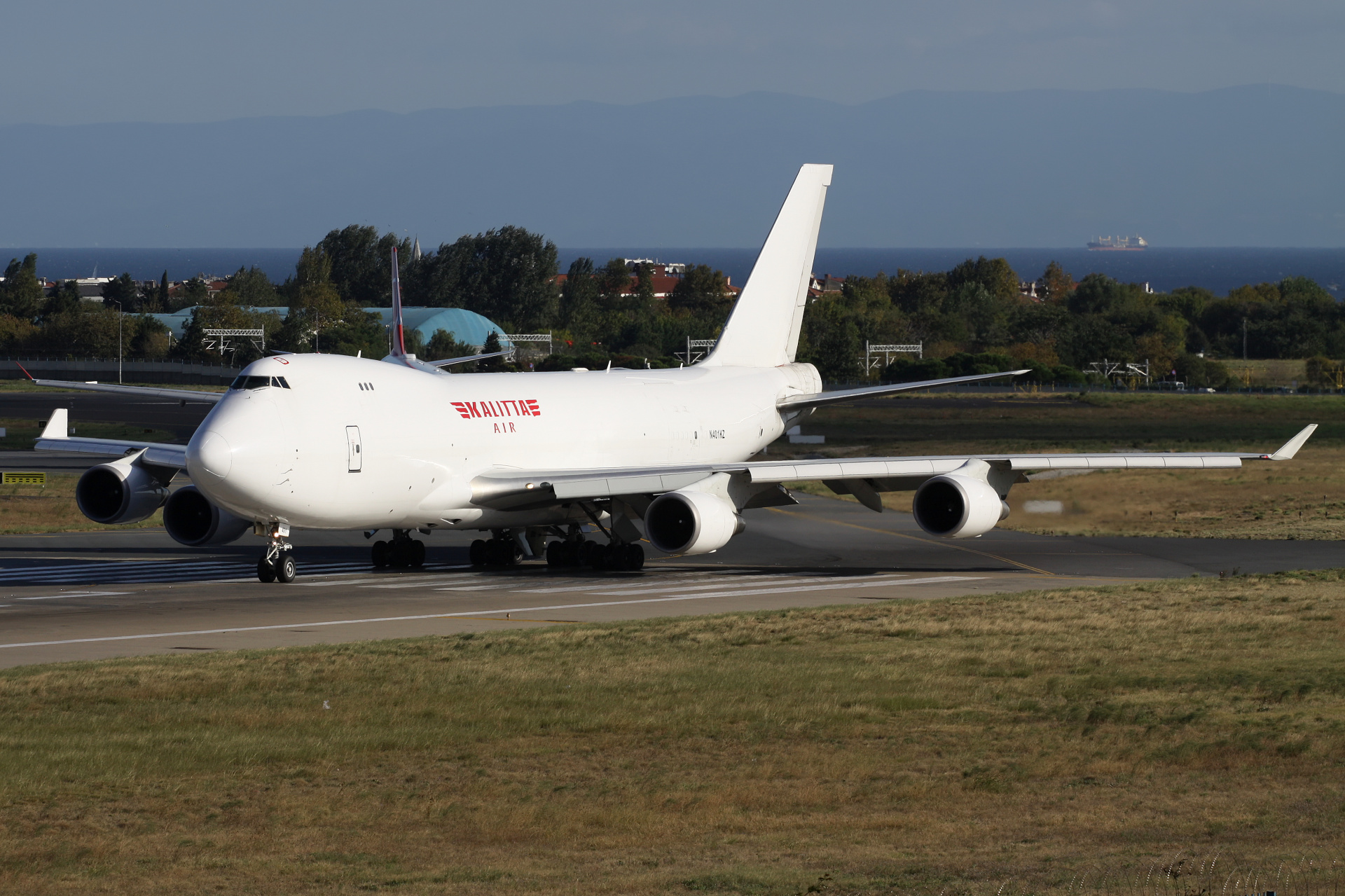 N401KZ, Kalitta Air (Samoloty » Port Lotniczy im. Atatürka w Stambule » Boeing 747-400F)