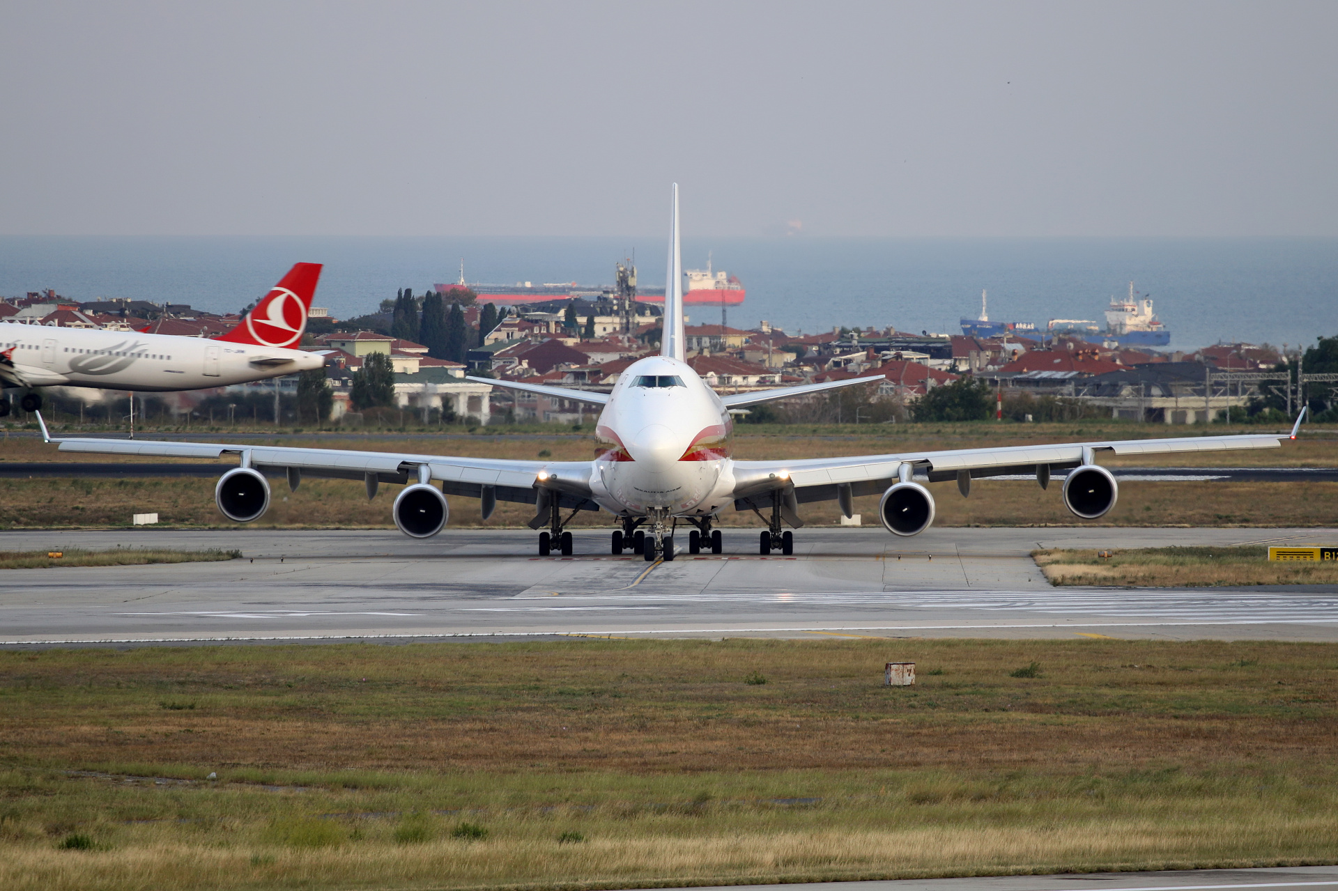 N705CK, Kalitta Air (Samoloty » Port Lotniczy im. Atatürka w Stambule » Boeing 747-400F)