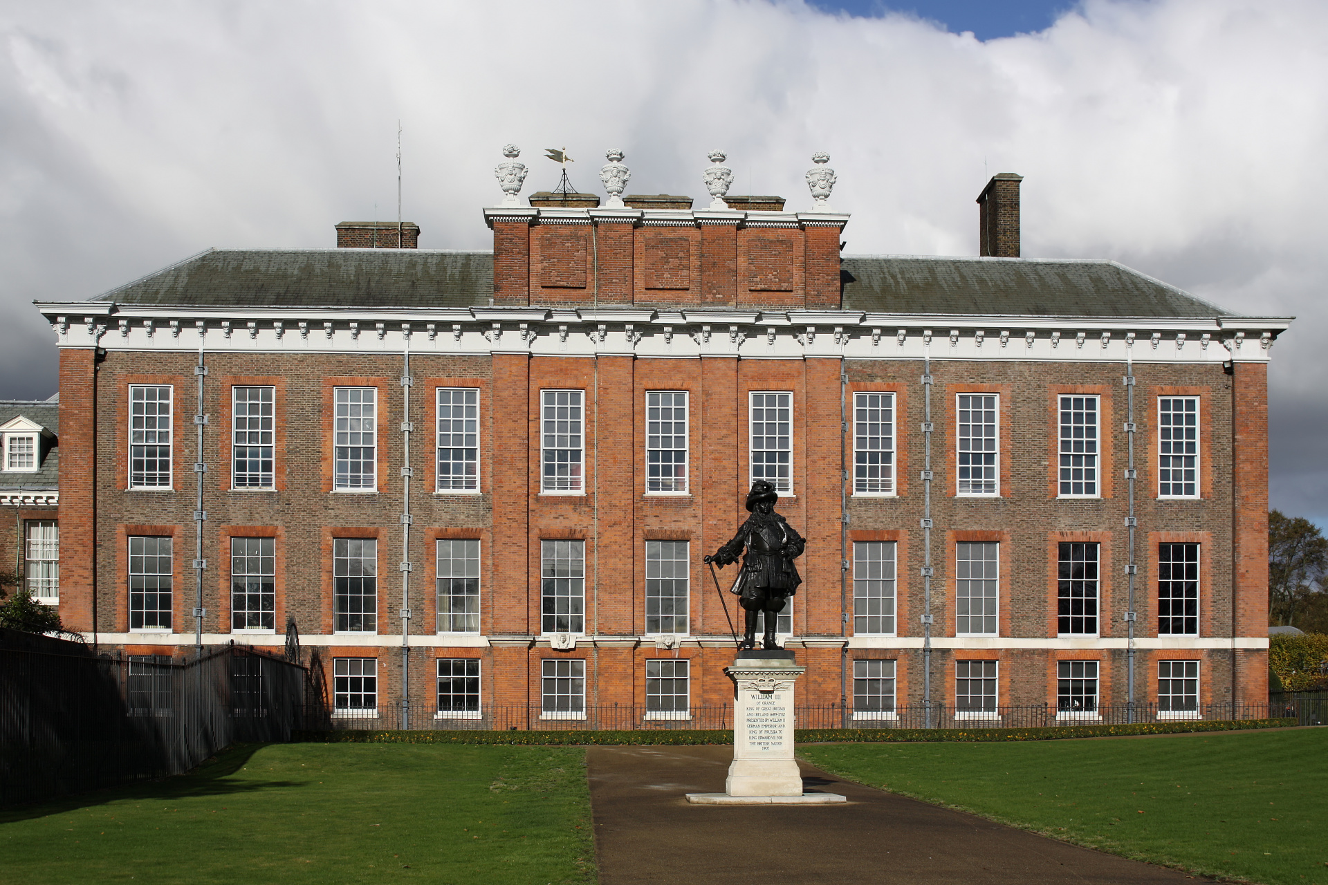 Pałac Kensington - widok z południa (Podróże » Londyn » Londyn za dnia)