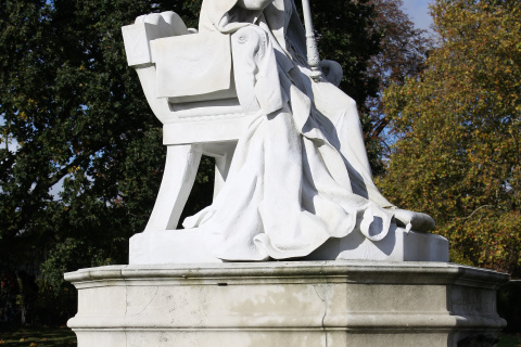 Queen Victoria Statue