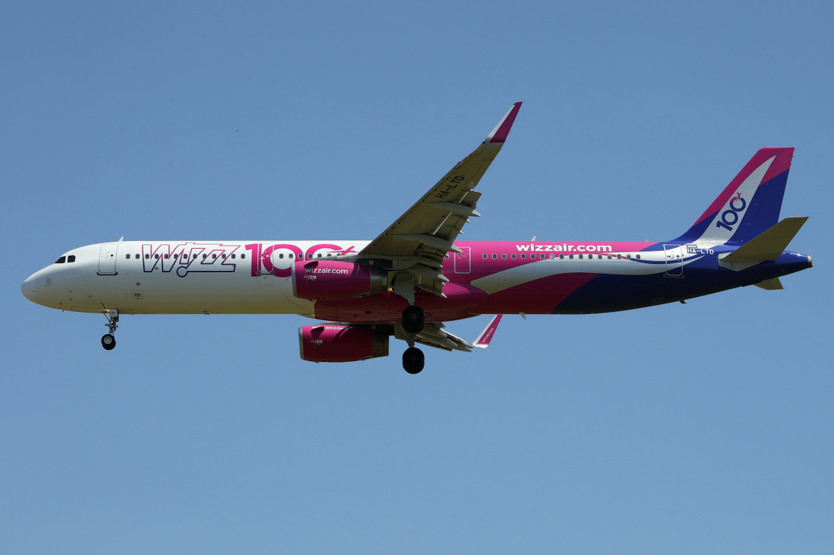 HA-LTD ("Powered by Airbus - 100th Aircraft" livery) (Aircraft » EPWA Spotting » Airbus A321-200 » Wizz Air)