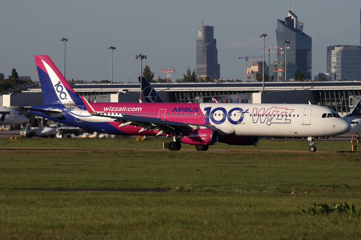 HA-LTD (Powered by Airbus - 100th Aircraft livery) (Aircraft » EPWA Spotting » Airbus A321-200 » Wizz Air)