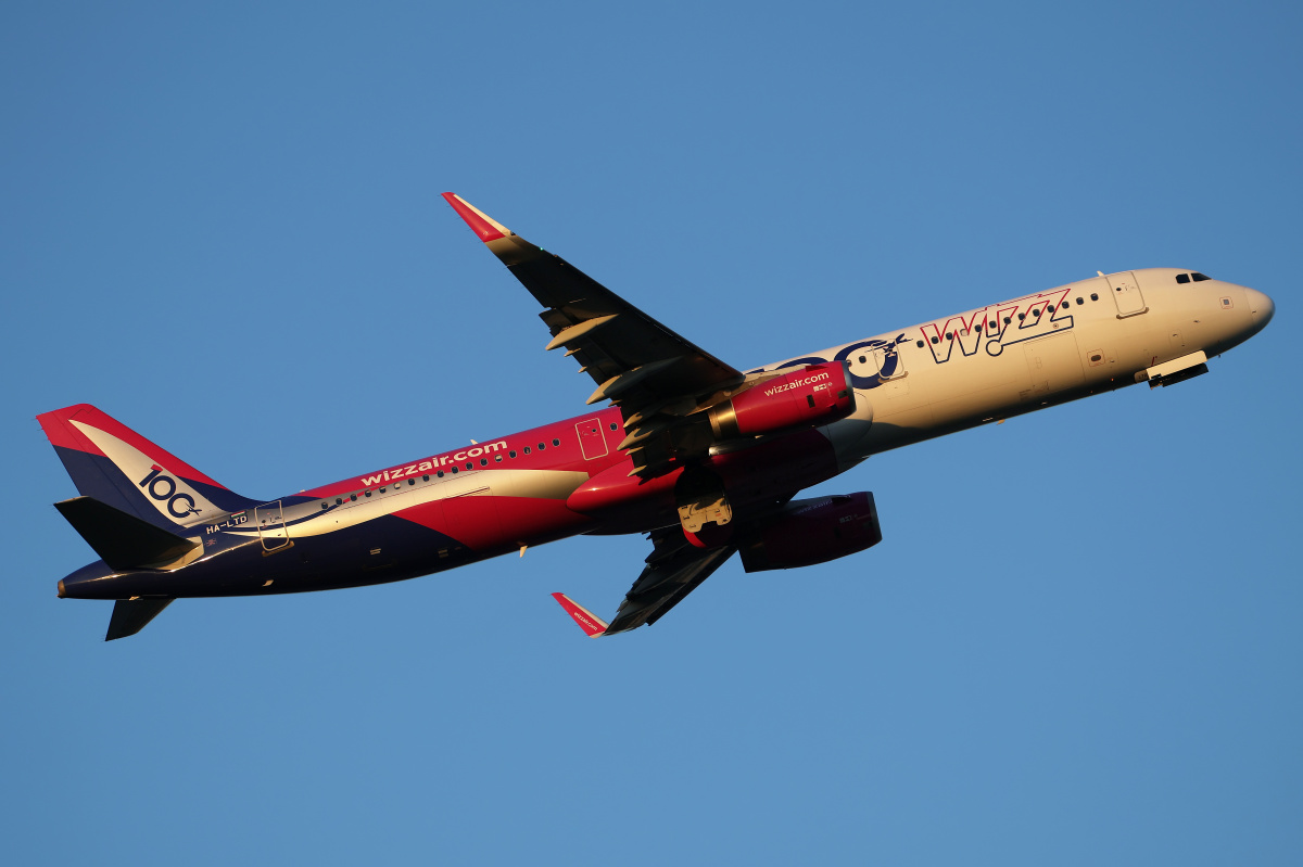 HA-LTD ("Powered by Airbus - 100th Aircraft" livery) (Aircraft » EPWA Spotting » Airbus A321-200 » Wizz Air)