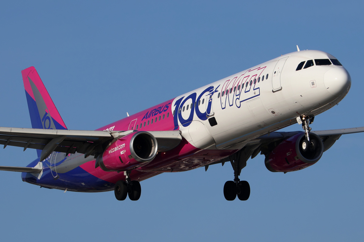 HA-LTD ("Powered by Airbus - 100th Aircraft" livery) (Aircraft » EPWA Spotting » Airbus A321-200 » Wizz Air)