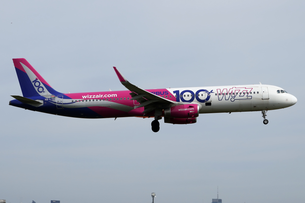 HA-LTD ("Powered by Airbus - 100th Aircraft" livery) (Aircraft » EPWA Spotting » Airbus A321-200 » Wizz Air)