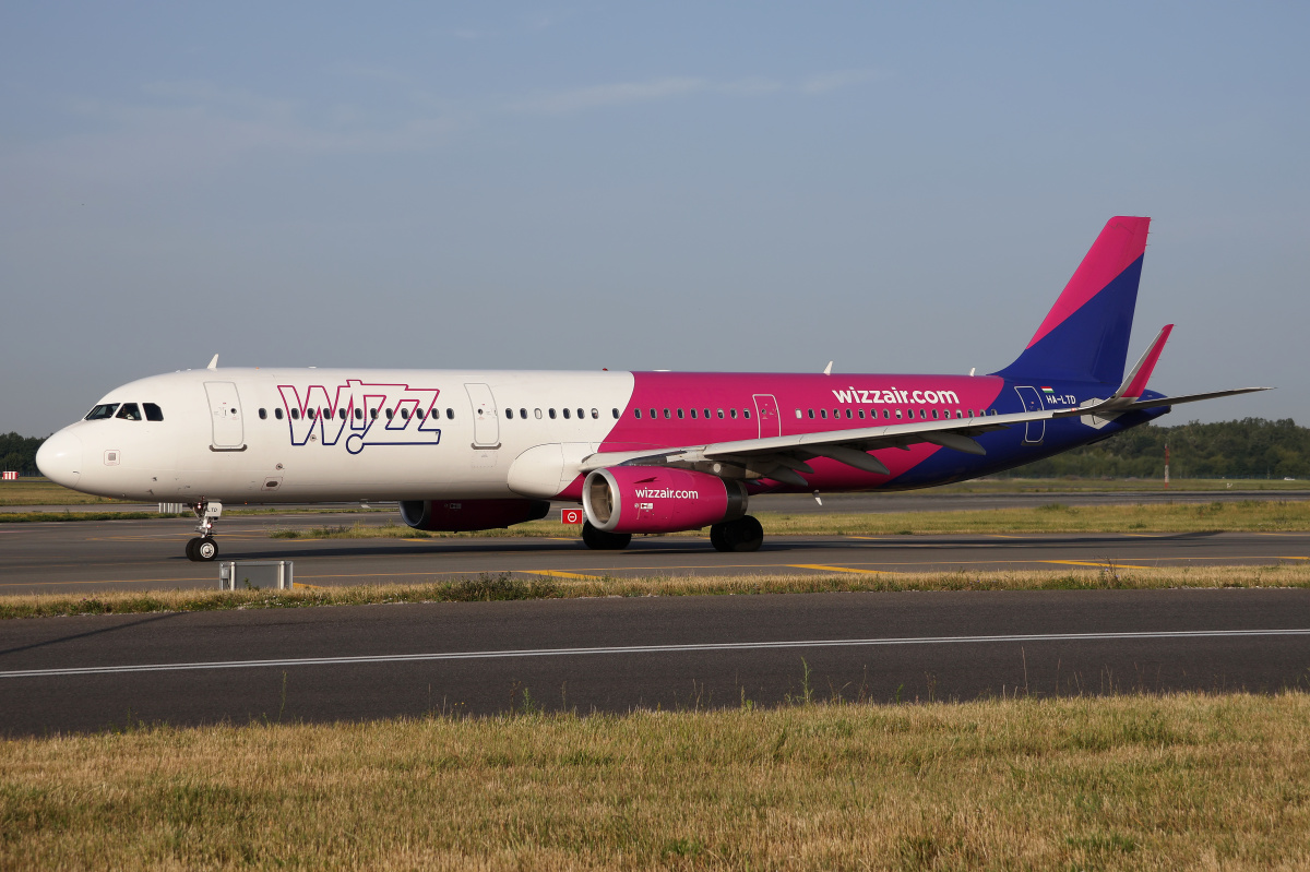 HA-LTD (Aircraft » EPWA Spotting » Airbus A321-200 » Wizz Air)
