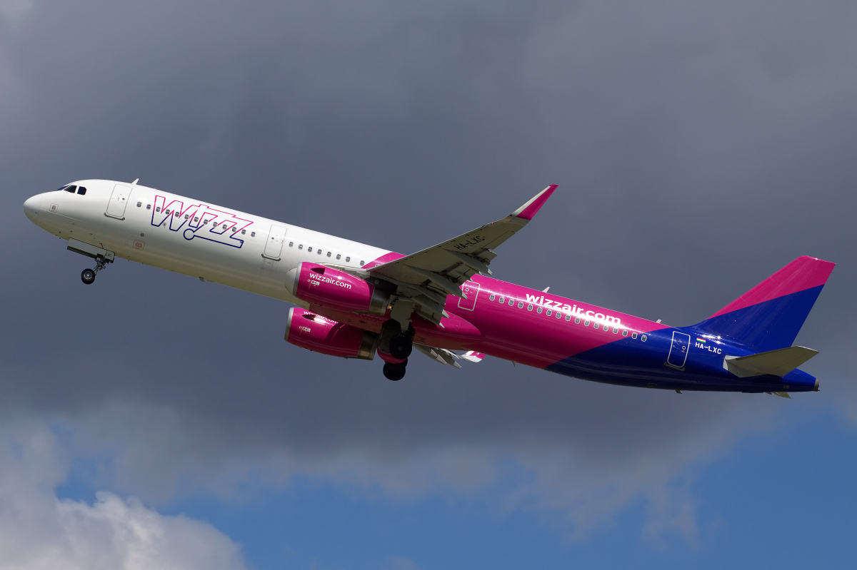 HA-LXC (Samoloty » Spotting na EPWA » Airbus A321-200 » Wizz Air)