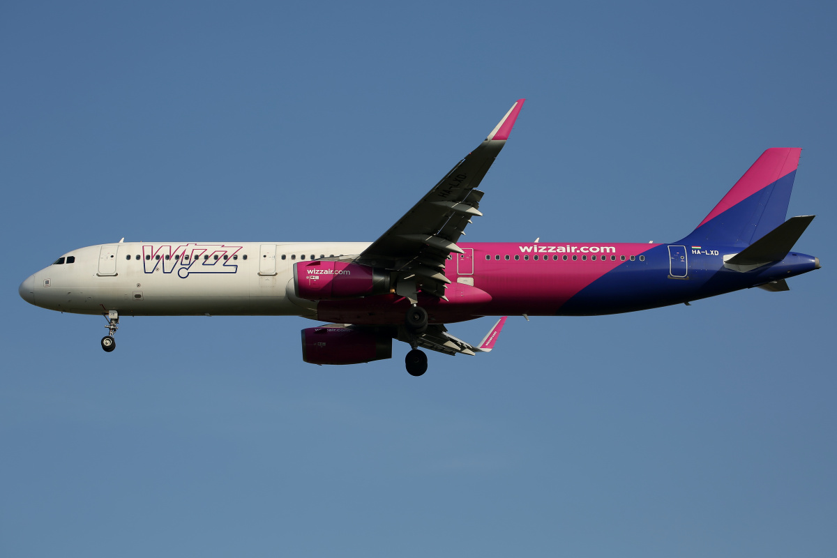 HA-LXD (Samoloty » Spotting na EPWA » Airbus A321-200 » Wizz Air)