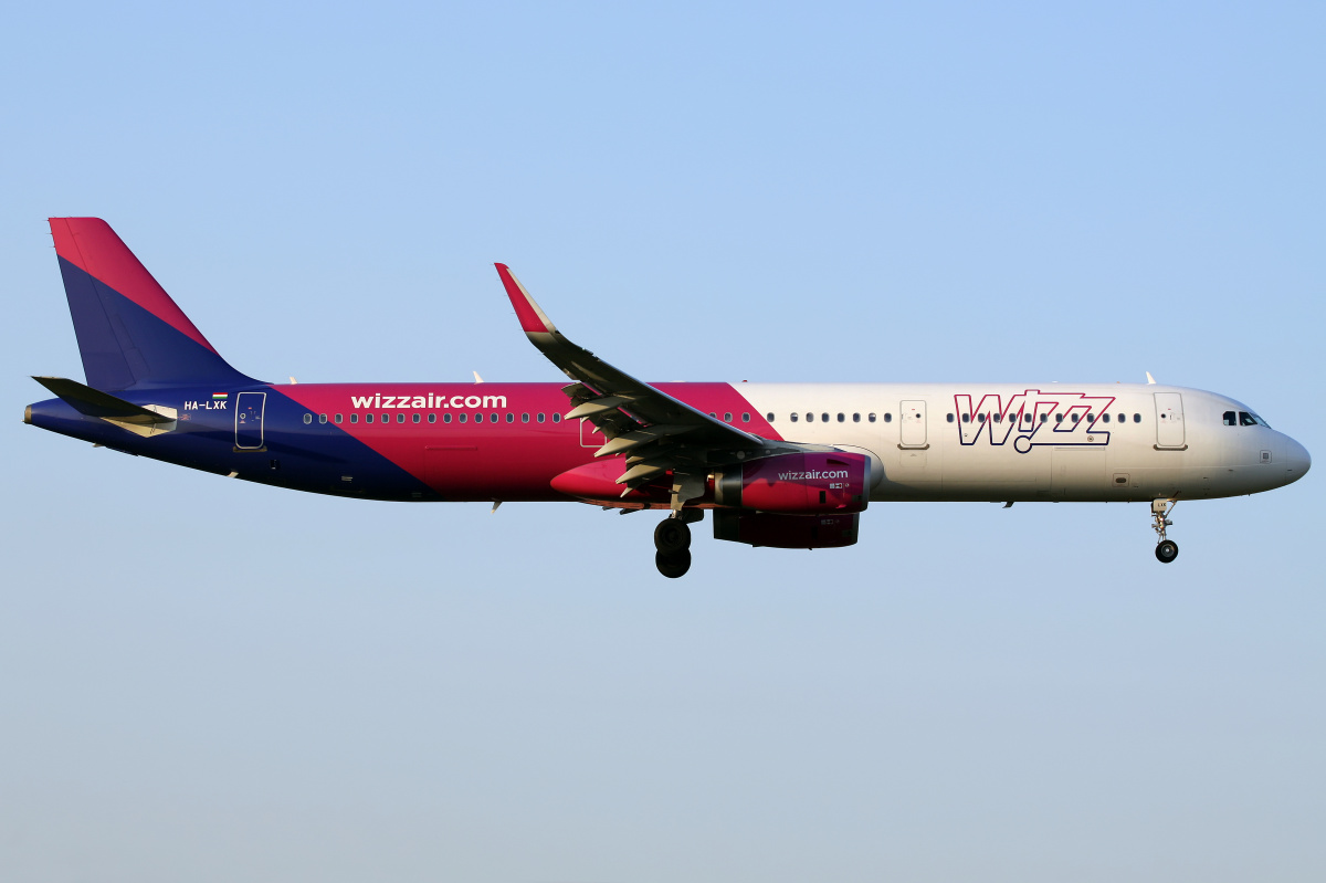 HA-LXK (Samoloty » Spotting na EPWA » Airbus A321-200 » Wizz Air)