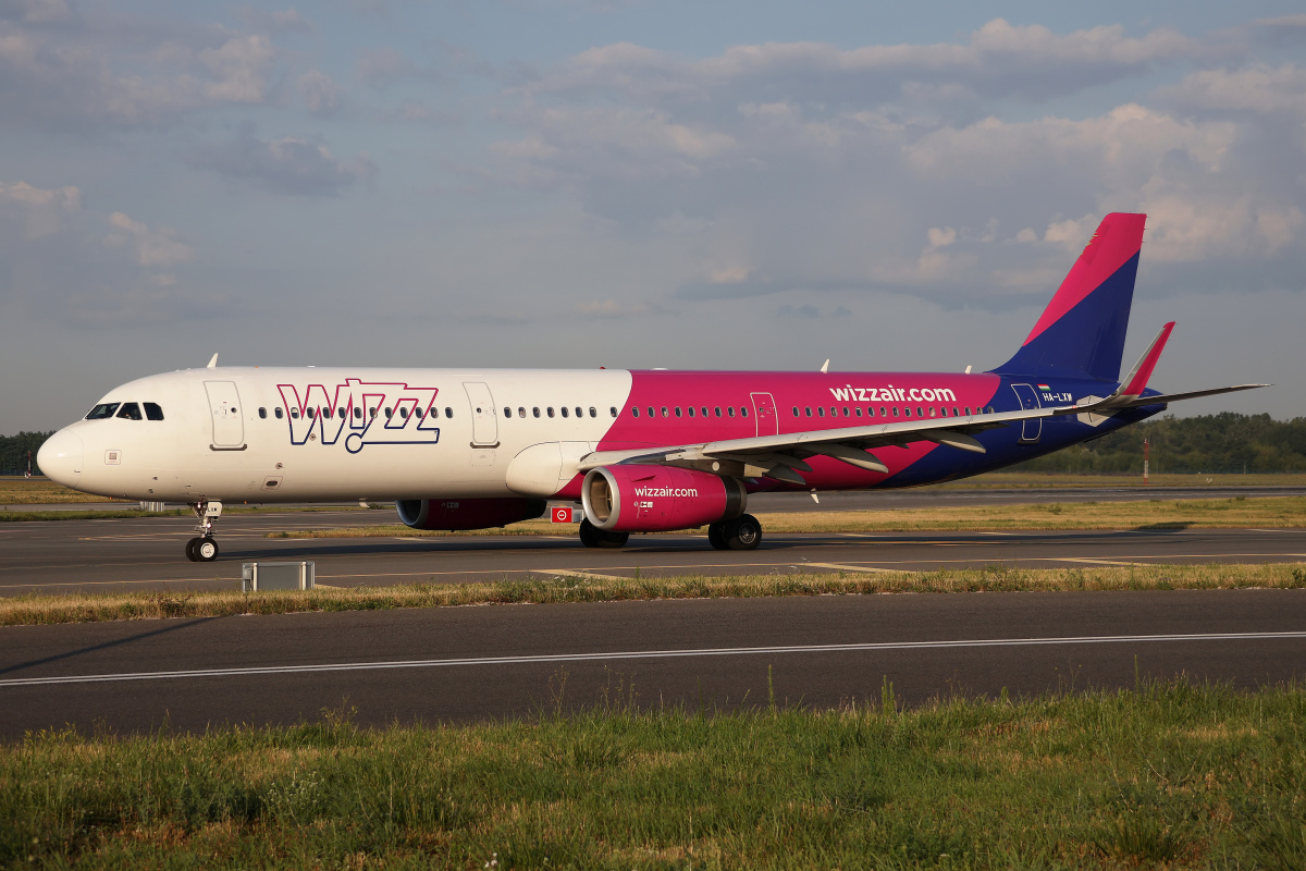 HA-LXW (Samoloty » Spotting na EPWA » Airbus A321-200 » Wizz Air)