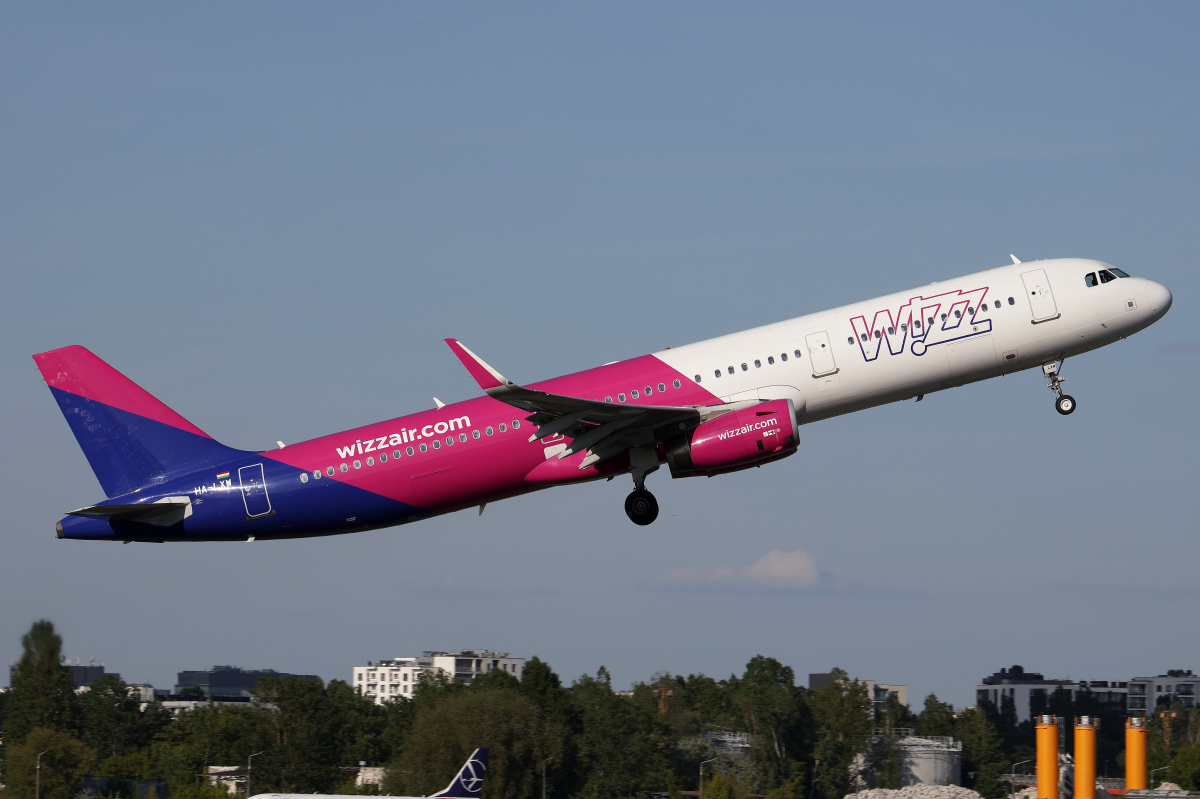 HA-LXW (Samoloty » Spotting na EPWA » Airbus A321-200 » Wizz Air)