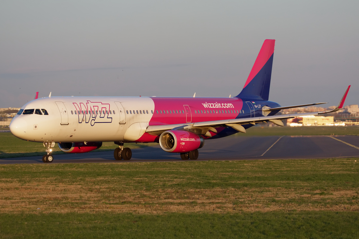 HA-LXY (Samoloty » Spotting na EPWA » Airbus A321-200 » Wizz Air)