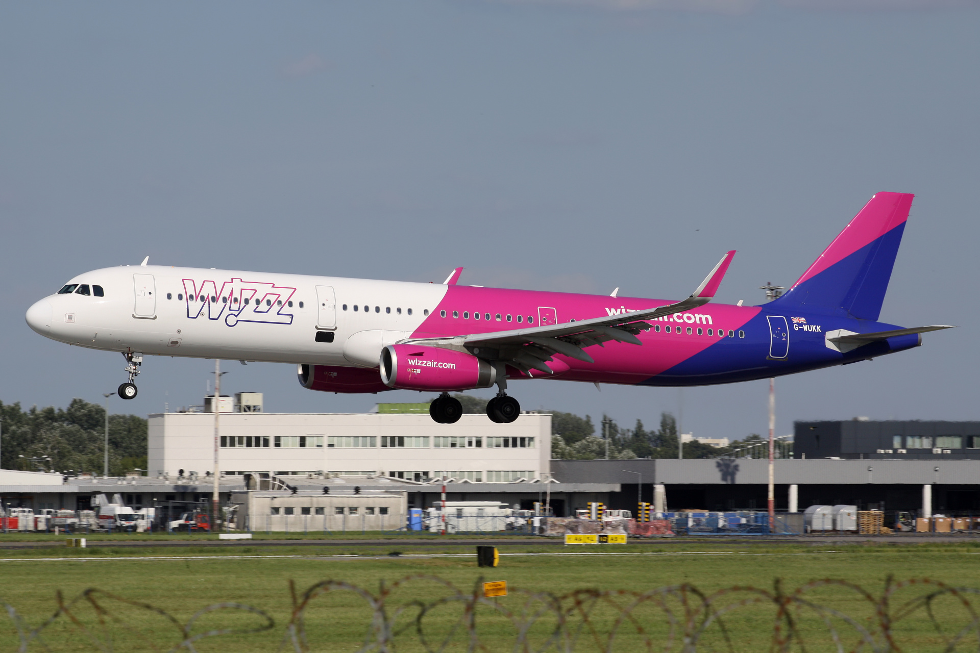 G-WUKK, Wizz Air UK (Samoloty » Spotting na EPWA » Airbus A321-200 » Wizz Air)