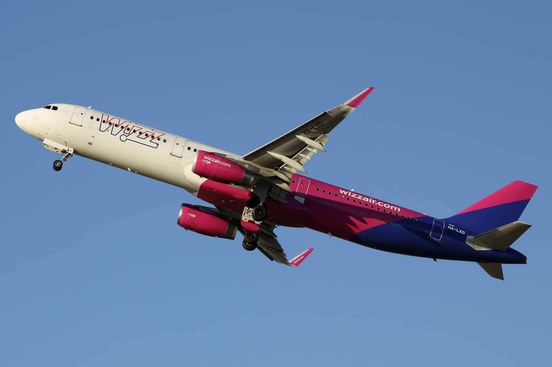 HA-LXD (Samoloty » Spotting na EPWA » Airbus A321-200 » Wizz Air)