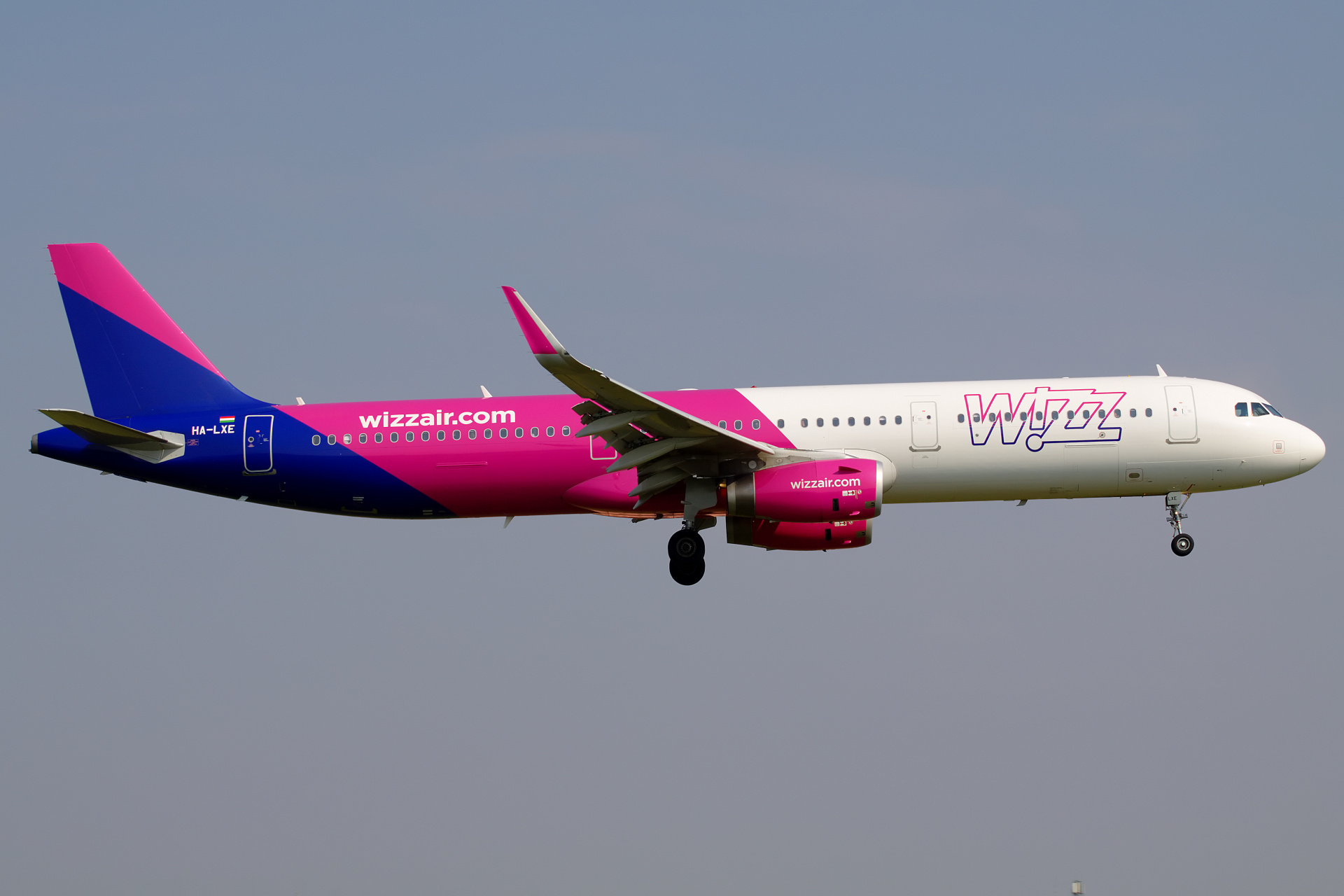 HA-LXE (Samoloty » Spotting na EPWA » Airbus A321-200 » Wizz Air)