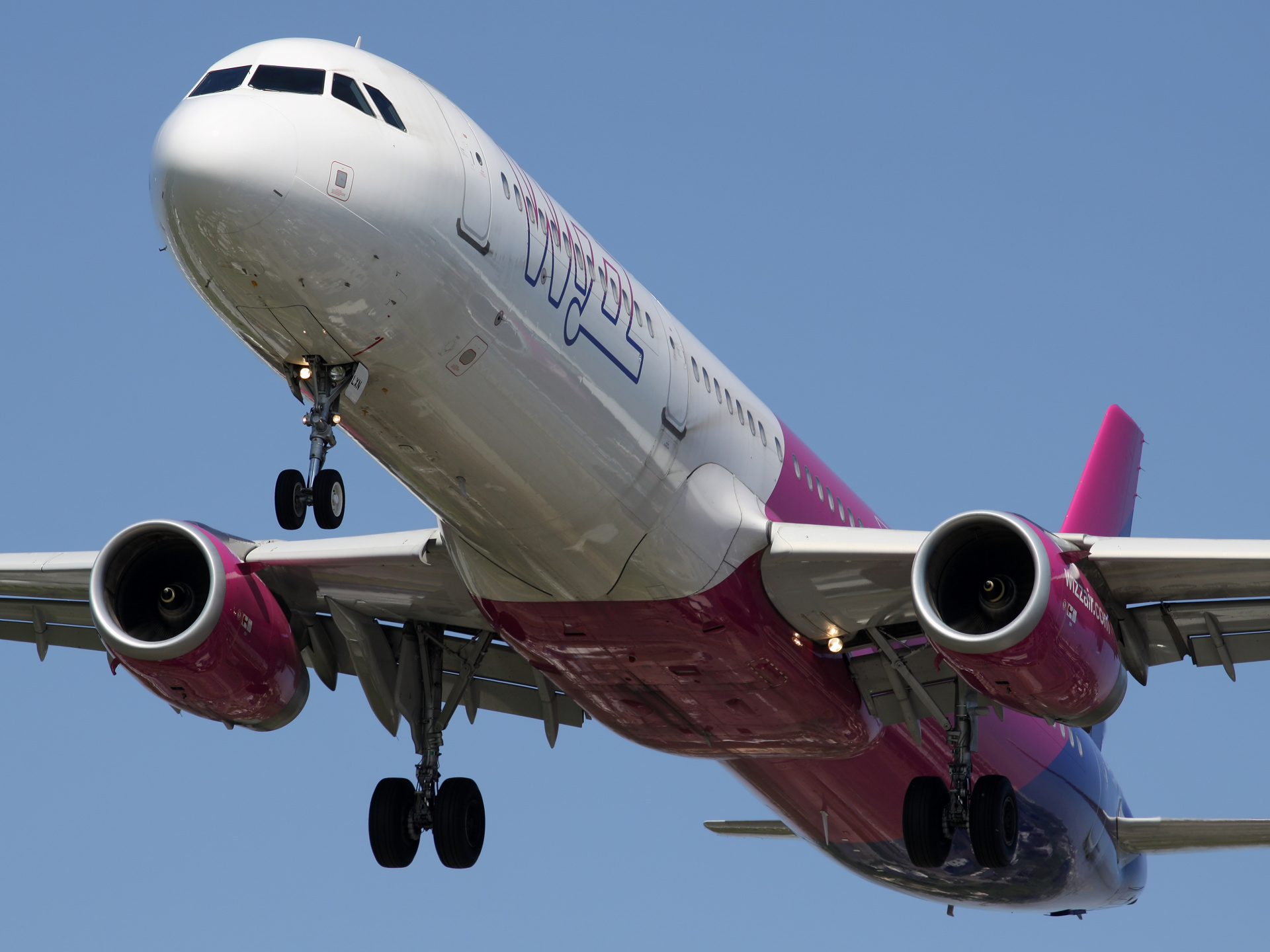 HA-LXN (Samoloty » Spotting na EPWA » Airbus A321-200 » Wizz Air)