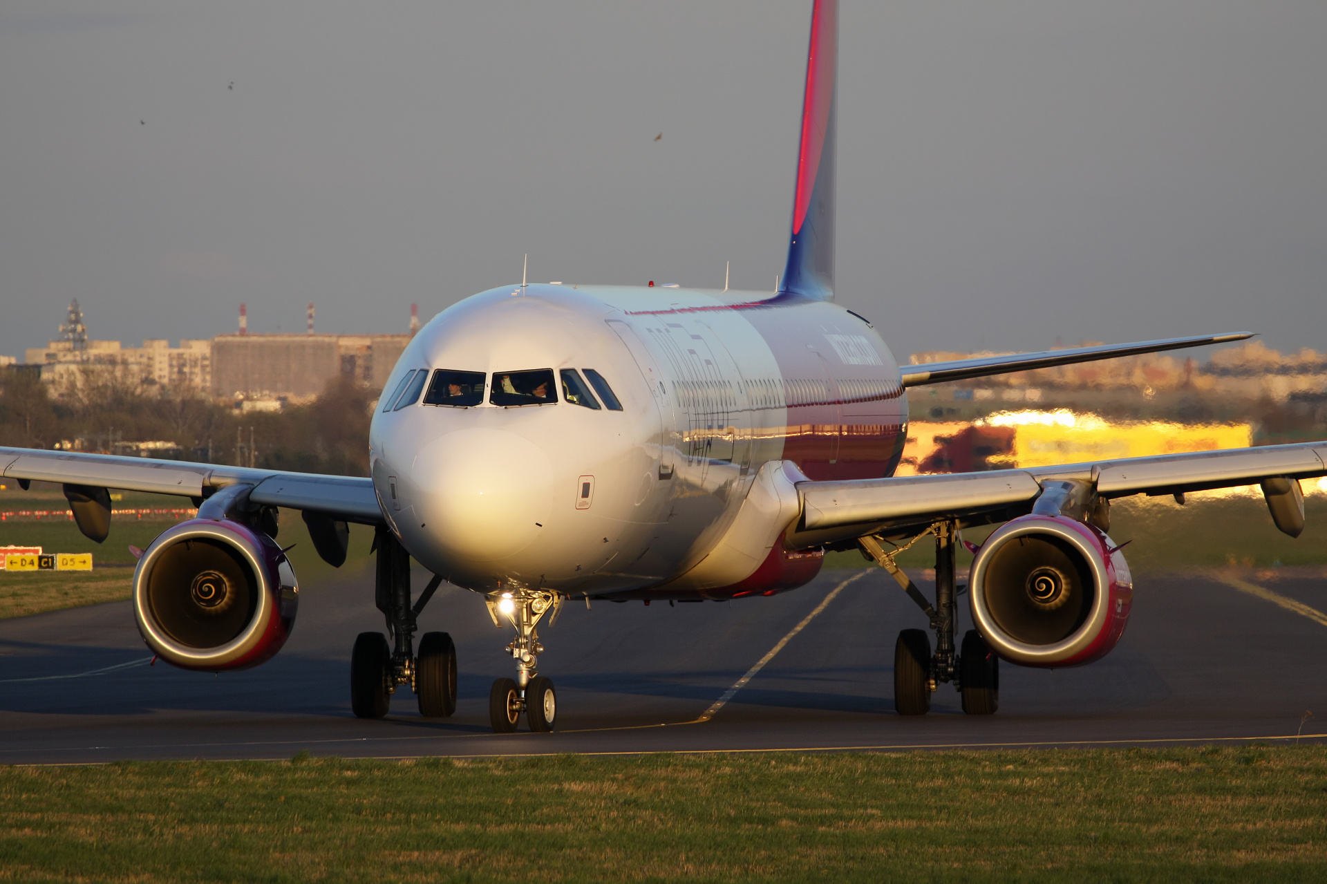 HA-LXY (Aircraft » EPWA Spotting » Airbus A321-200 » Wizz Air)