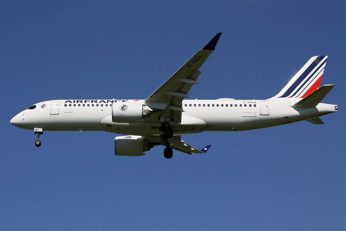 F-HZUA (Aircraft » EPWA Spotting » Airbus A220-300 » Air France)