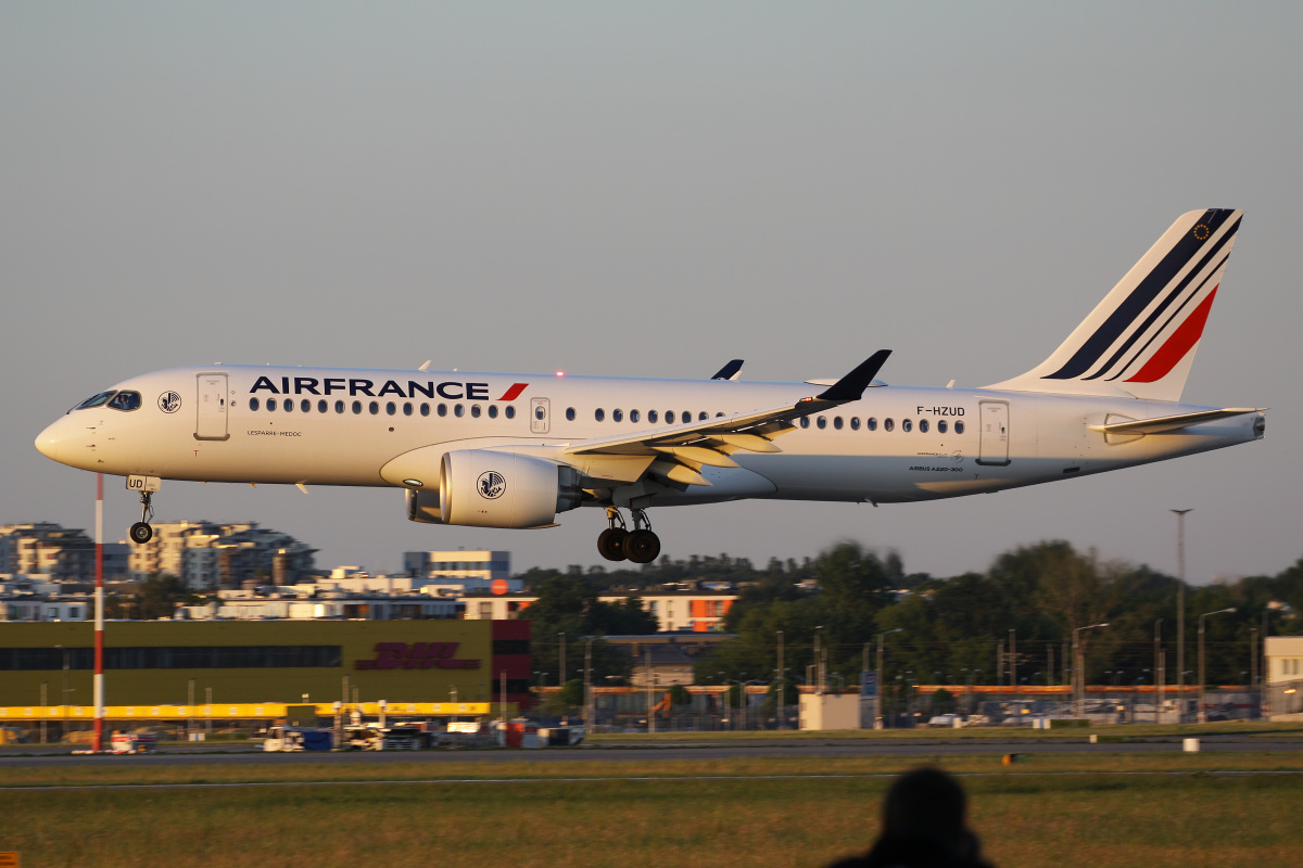 F-HZUD (Samoloty » Spotting na EPWA » Airbus A220-300 » Air France)