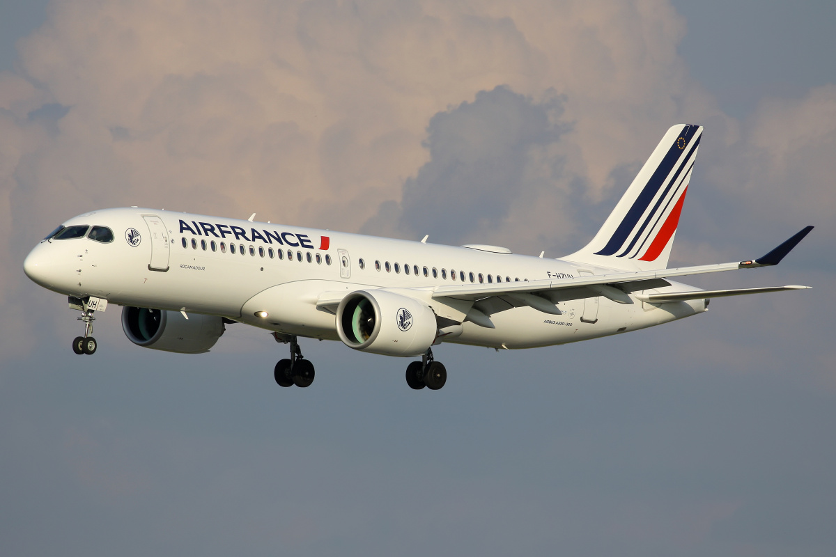 F-HZUH (Aircraft » EPWA Spotting » Airbus A220-300 » Air France)