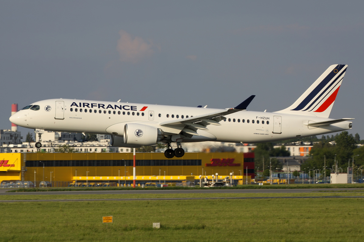 F-HZUH (Aircraft » EPWA Spotting » Airbus A220-300 » Air France)