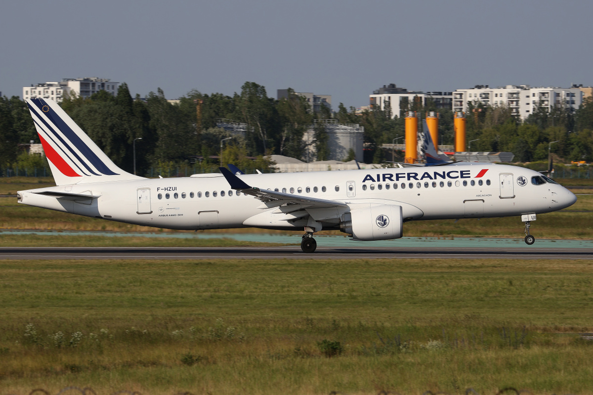 F-HZUI (Aircraft » EPWA Spotting » Airbus A220-300 » Air France)