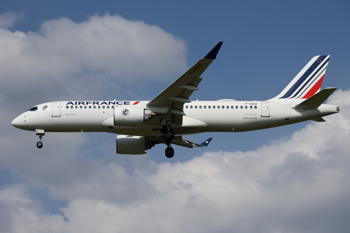 F-HZUI (Samoloty » Spotting na EPWA » Airbus A220-300 » Air France)