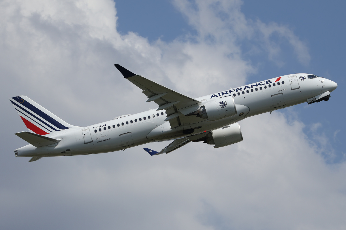 F-HZUN (Samoloty » Spotting na EPWA » Airbus A220-300 » Air France)