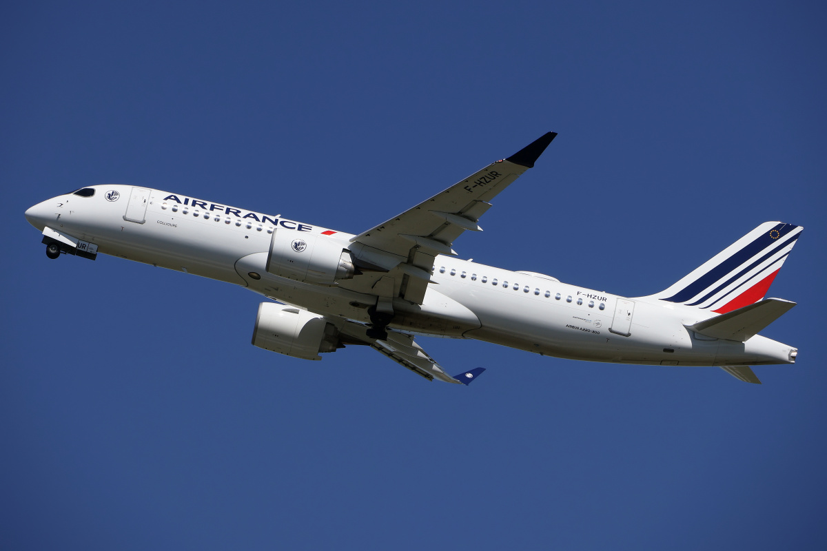 F-HZUR (Samoloty » Spotting na EPWA » Airbus A220-300 » Air France)