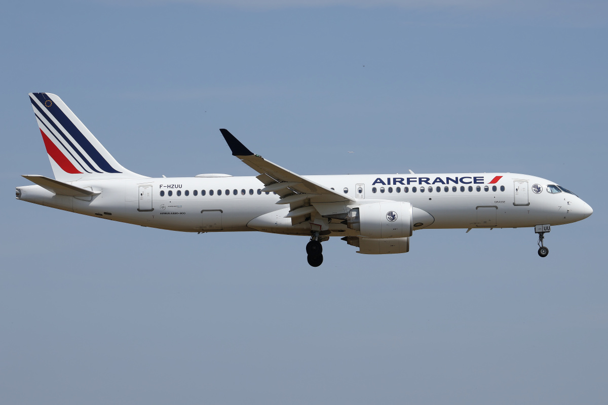 F-HZUU (Aircraft » EPWA Spotting » Airbus A220-300 » Air France)