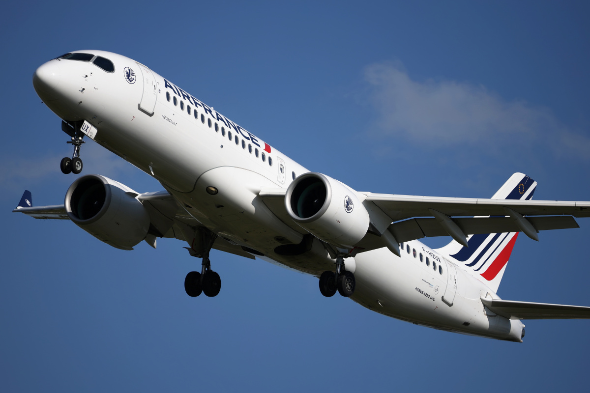 F-HZUX (Aircraft » EPWA Spotting » Airbus A220-300 » Air France)