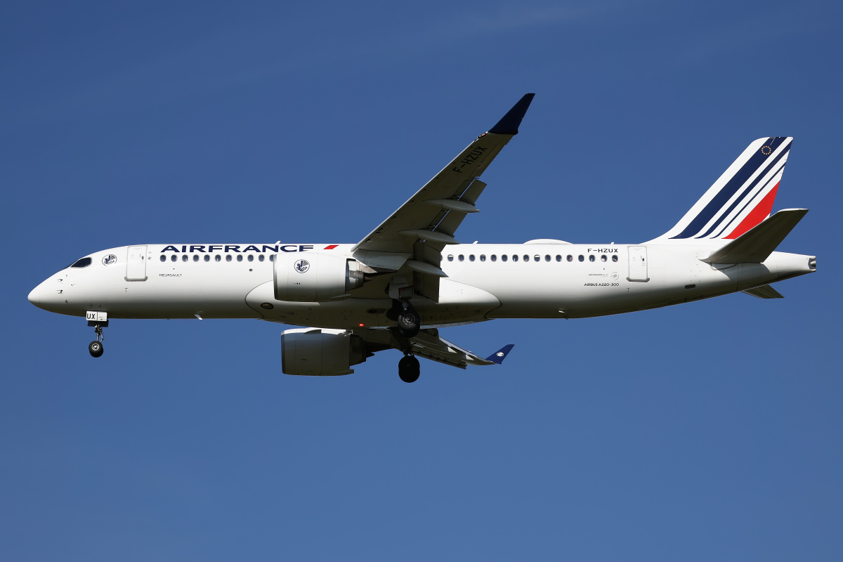 F-HZUX (Samoloty » Spotting na EPWA » Airbus A220-300 » Air France)