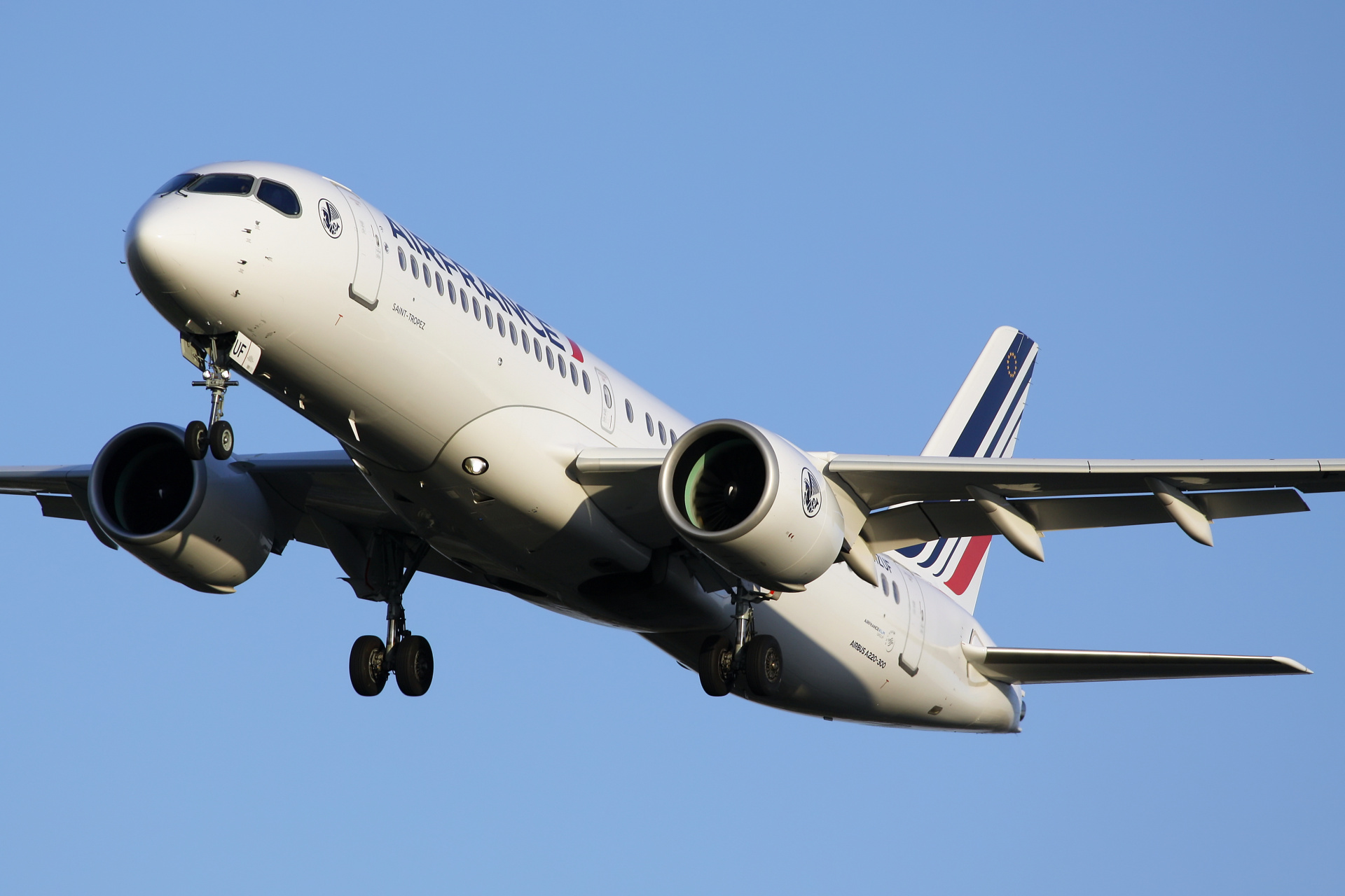 F-HZUF (Aircraft » EPWA Spotting » Airbus A220-300 » Air France)