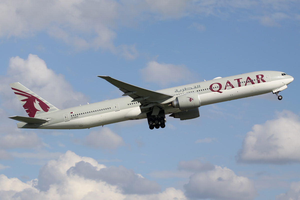 A7-BAS (Samoloty » Spotting na EPWA » Boeing 777-300ER » Qatar Airways)