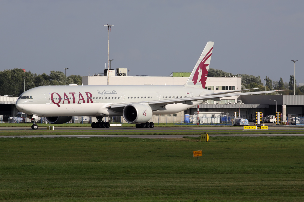 A7-BAS (Samoloty » Spotting na EPWA » Boeing 777-300ER » Qatar Airways)