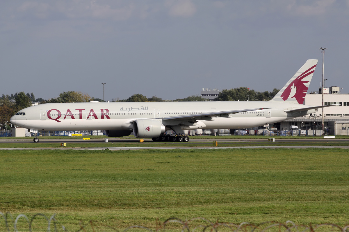 A7-BAS (Aircraft » EPWA Spotting » Boeing 777-300ER » Qatar Airways)