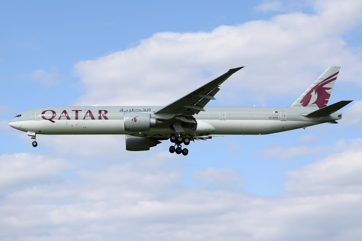 A7-BAW (Aircraft » EPWA Spotting » Boeing 777-300ER » Qatar Airways)