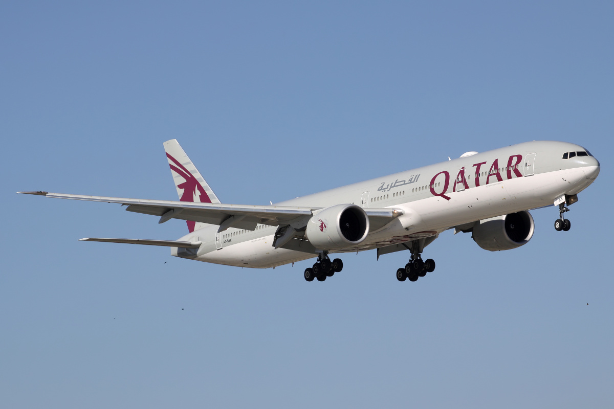 A7-BEK (Aircraft » EPWA Spotting » Boeing 777-300ER » Qatar Airways)