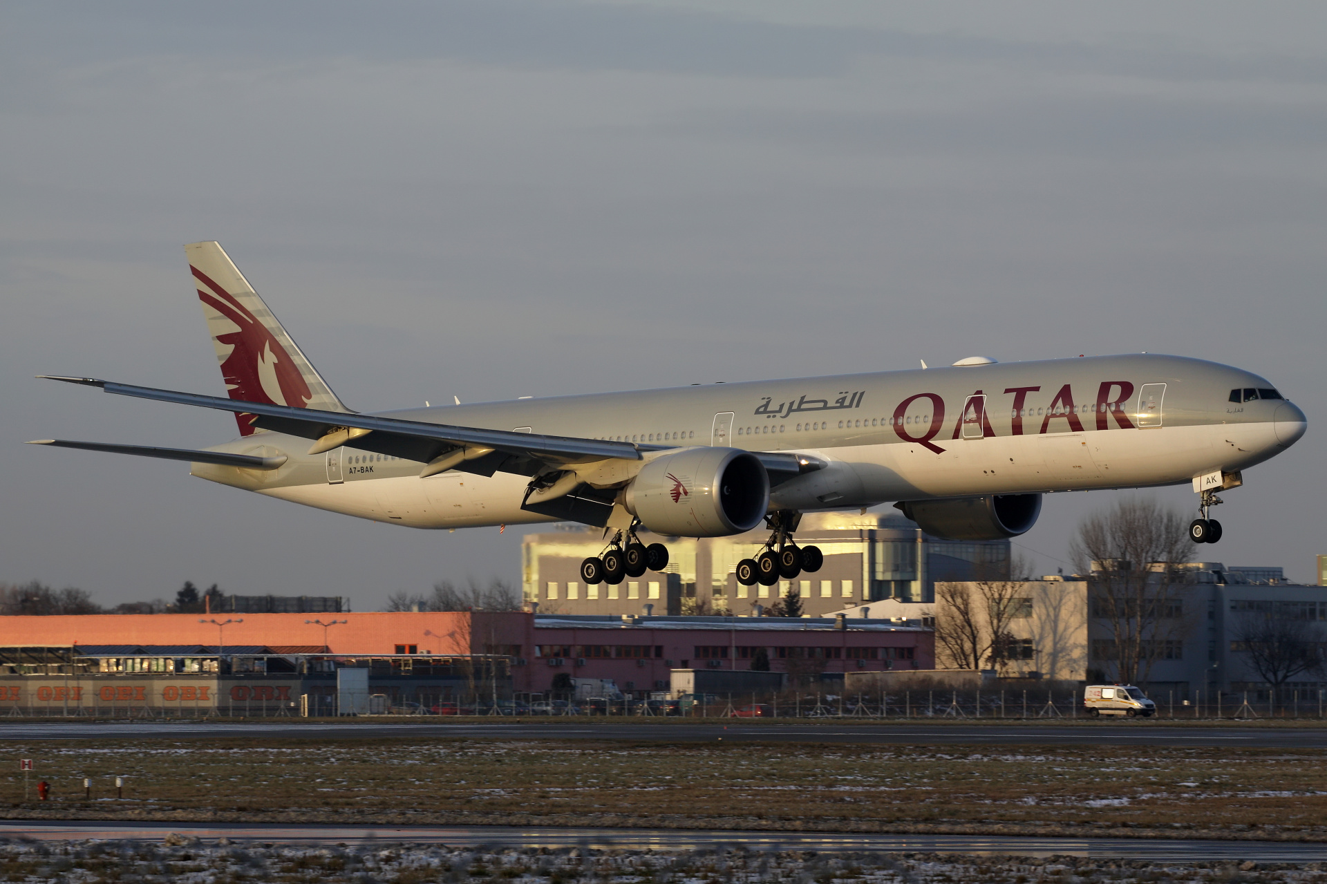 A7-BAK (Samoloty » Spotting na EPWA » Boeing 777-300ER » Qatar Airways)