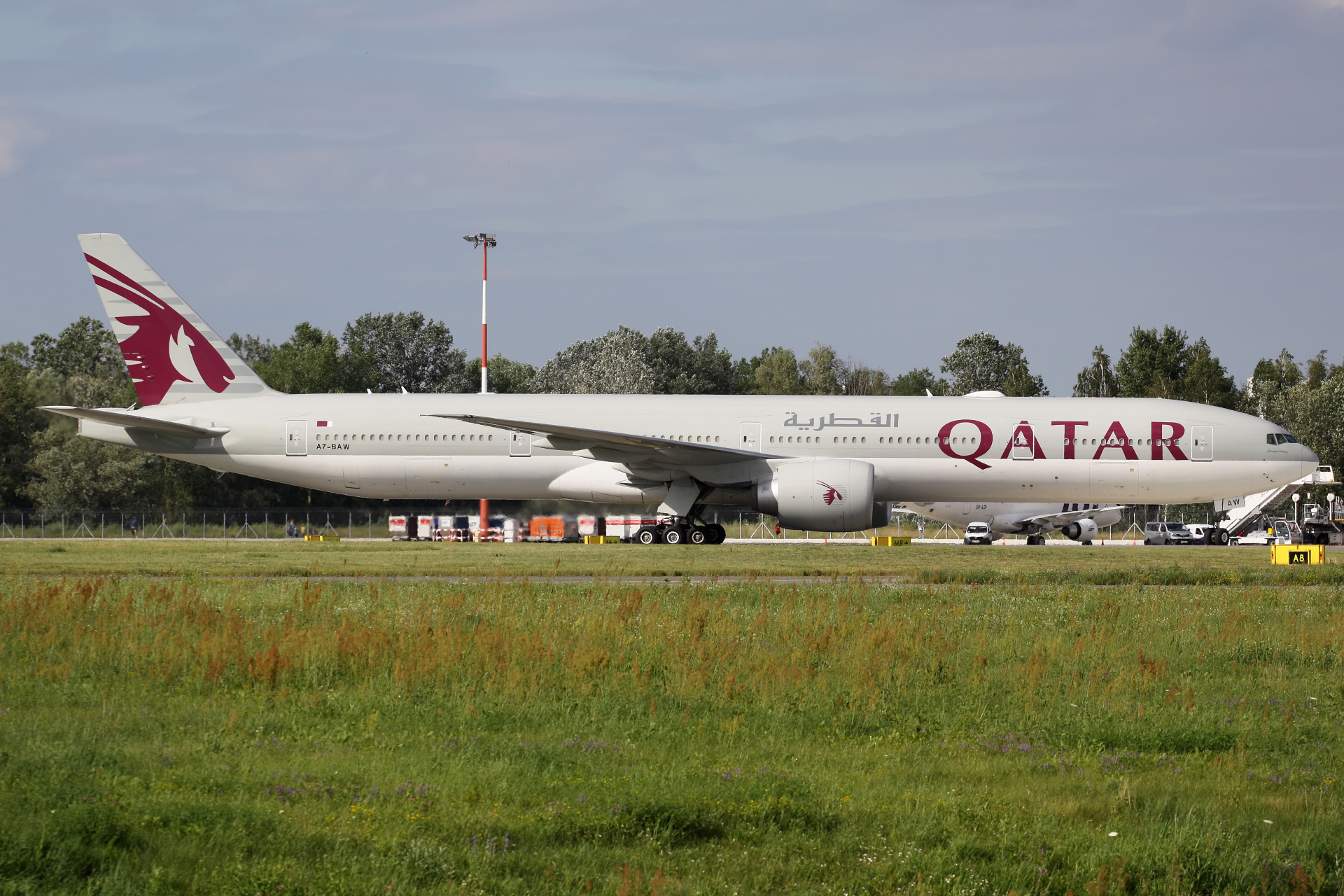 A7-BAW (Samoloty » Spotting na EPWA » Boeing 777-300ER » Qatar Airways)