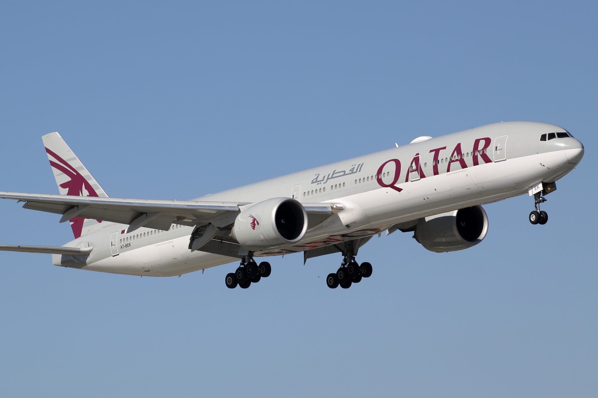 A7-BEK (Samoloty » Spotting na EPWA » Boeing 777-300ER » Qatar Airways)