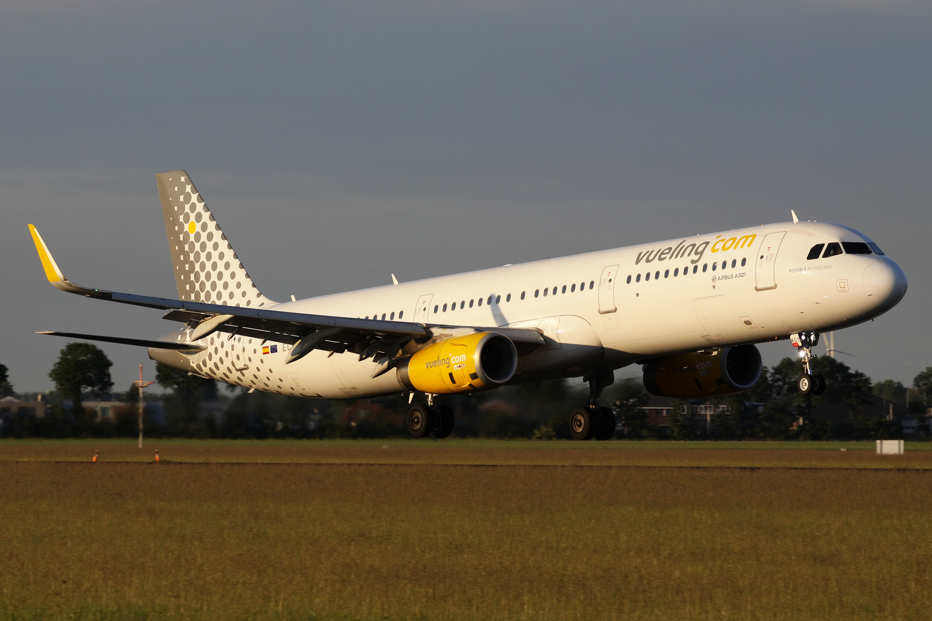EC-MGY, Vueling Airlines (Samoloty » Spotting na Schiphol » Airbus A321-200)