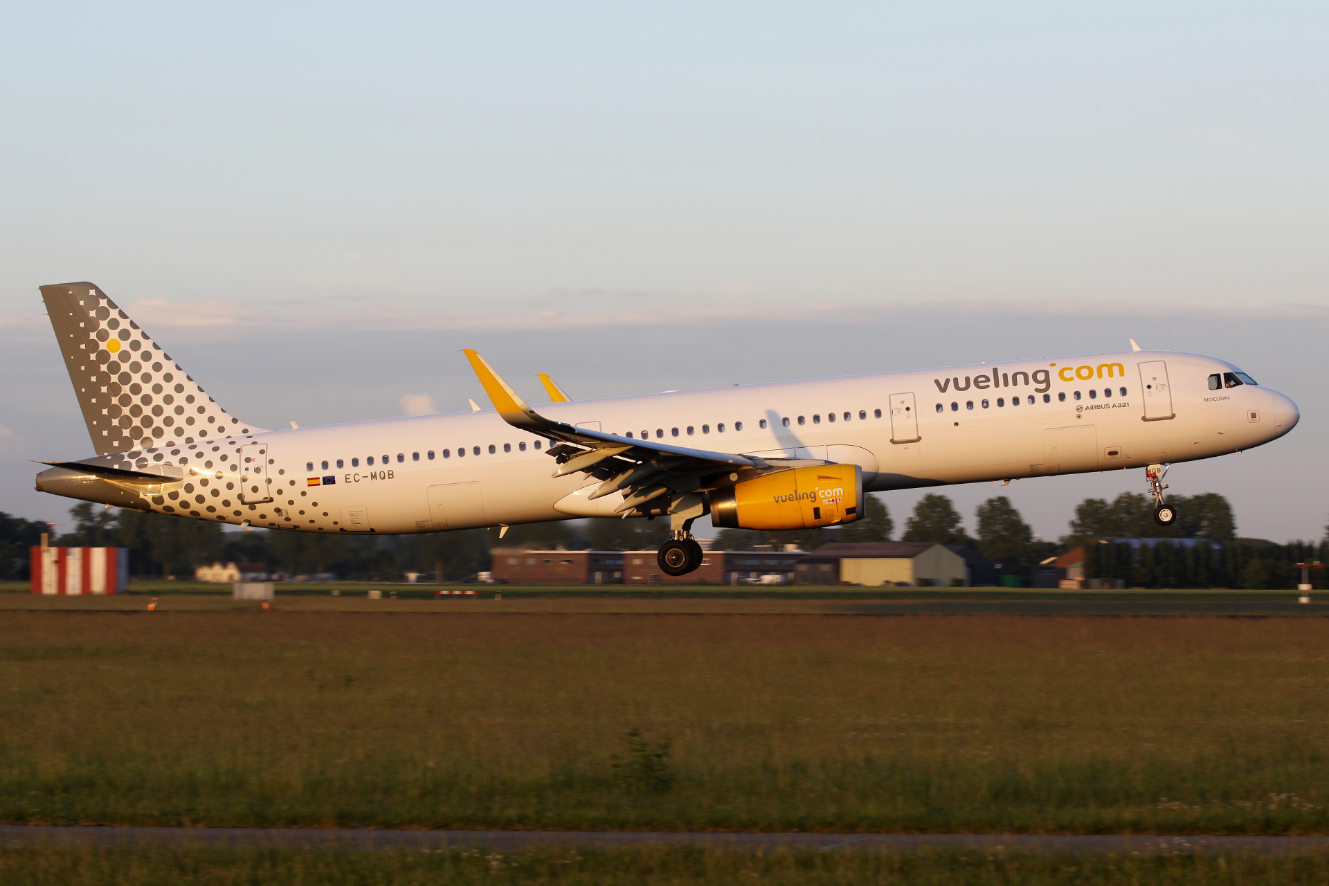 EC-MQB, Vueling Airlines (Samoloty » Spotting na Schiphol » Airbus A321-200)